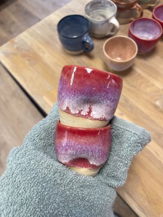 Vyndavám pec a na ostatní kousky se můžete přijít podívat zítra k Vltavě.✨😊 Budeme se na vás s Vojtou těšit, tak doražte....